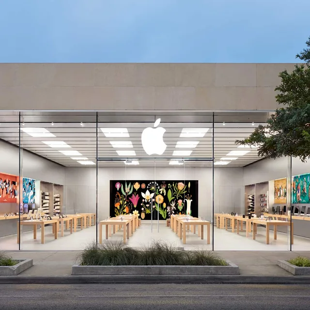 The Apple Store on Knox Street