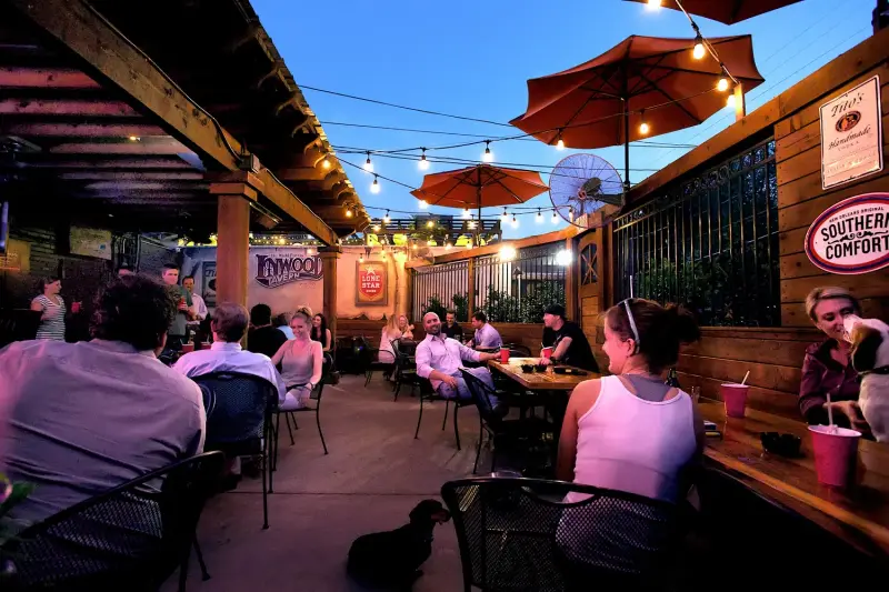 Outdoor patio at Inwood Tavern