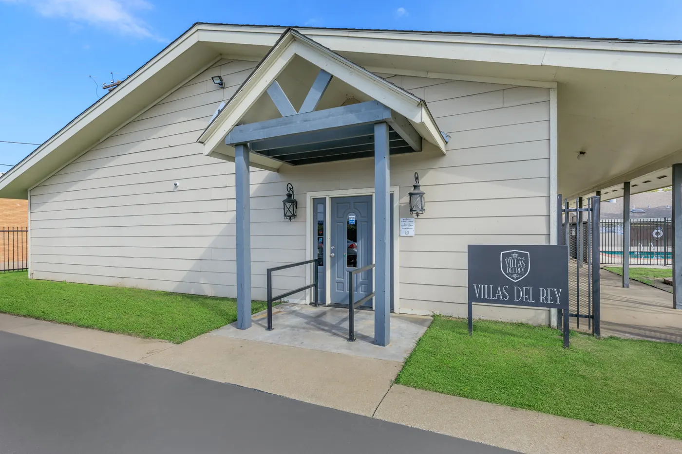 Leasing office entrance with a covered porch and Villas Del Rey sign